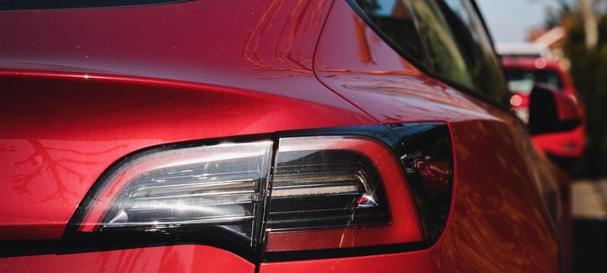 car, tesla, by TomDaskoFoto via pixabay