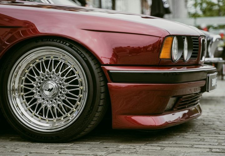 Red BMW E34 by