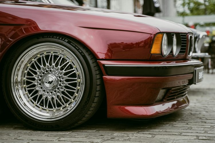 Red BMW E34 by